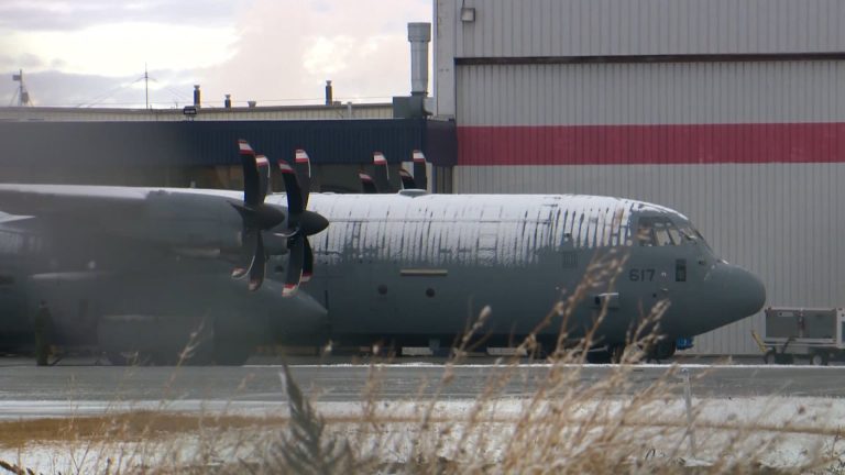 Canadian Forces troops arrive in Calgary to help in national COVID-19 response