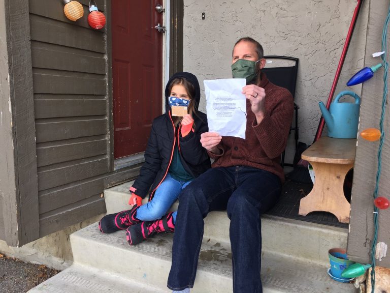 Secret Santa shocks west Edmonton residents with $250 gift cards and uplifting notes