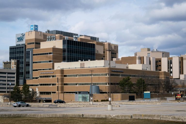 ‘Morale is horrible’: London, Ont., nurse alleges equipment issues, lack of break space at LHSC