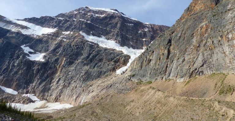 Alberta decision to open Rockies to coal mining to face court challenges in new year