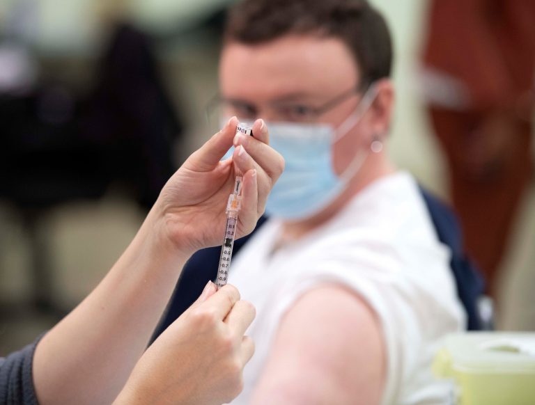 Manitoba tweaks COVID-19 immunization criteria to fill appointments