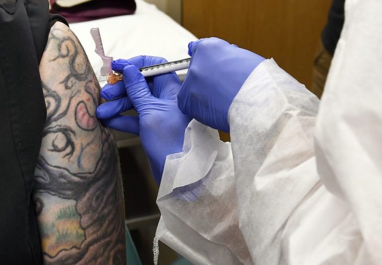 U.S. FDA plans to quickly approve Moderna coronavirus vaccine after panel endorsement
