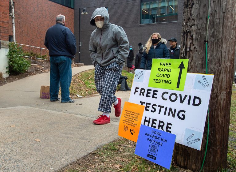 Coronavirus testing continues through holiday season in N.S and N.B.