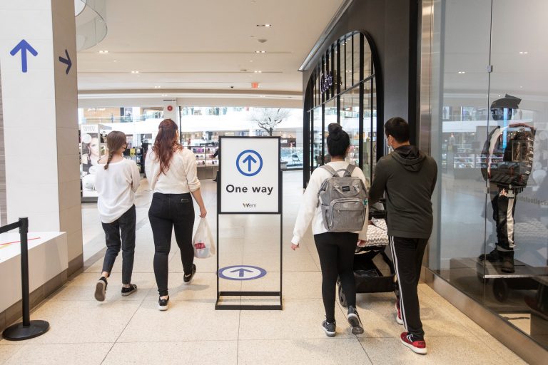 Alberta shoppers hit the malls to grab last-minute items before new COVID-19 restrictions kick in