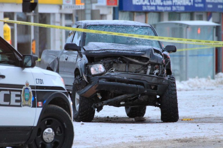 Winnipeg’s Portage Ave. shut down after vehicles collide overnight