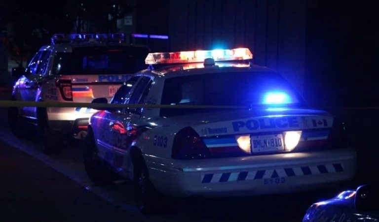 2 teens taken to hospital after shooting, car crash in Scarborough: police
