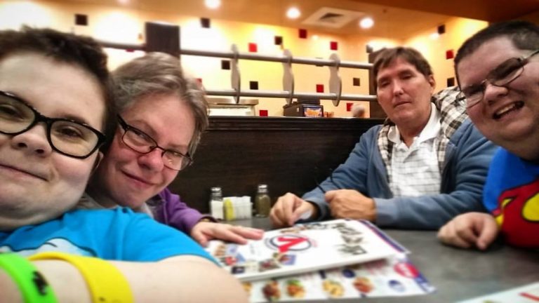 Manitobans rally to support siblings whose parents both died from COVID-19
