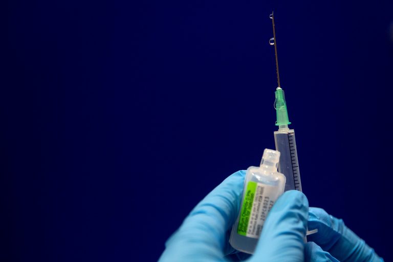 Forcing workers to get coronavirus vaccine a legal minefield for employers: experts