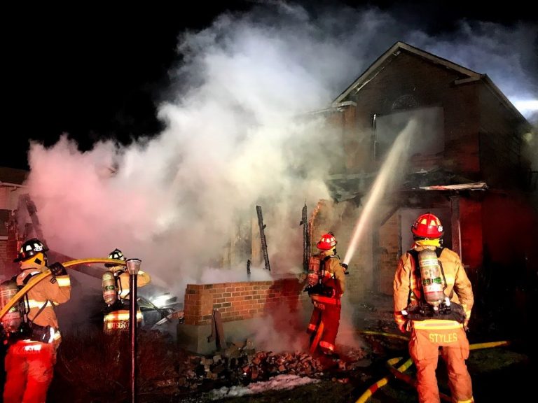 2 people found unresponsive after blaze at Kanata home: Ottawa Fire Services