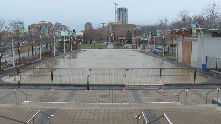 Coronavirus: Outdoor skating rink at Stuart Park in Kelowna closed because of COVID