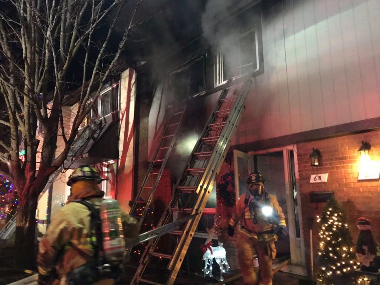 Neighbour enters Barrhaven blaze to save occupant, Ottawa fire crews say