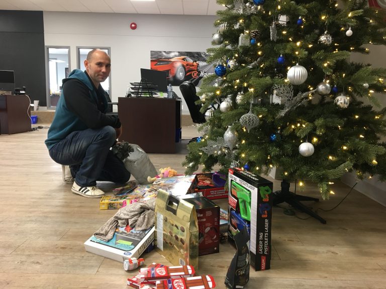 Lethbridge woman goes on shopping spree for family in need with help of local initiative