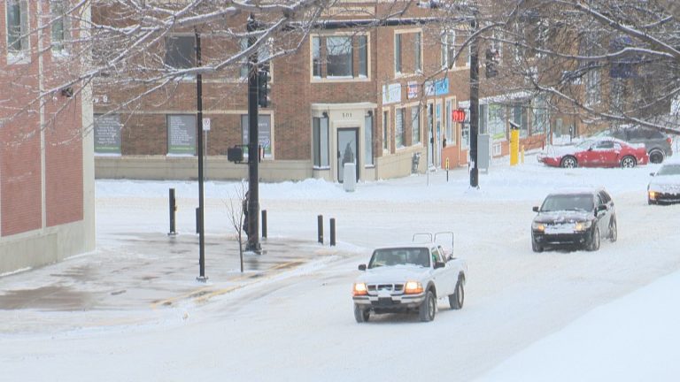 Southern Alberta residents deal with snowy winter conditions