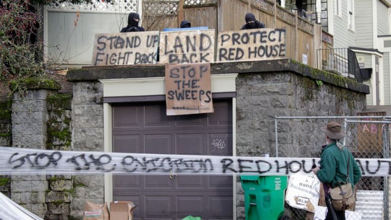 Portland police head asks activists to quit barricaded house