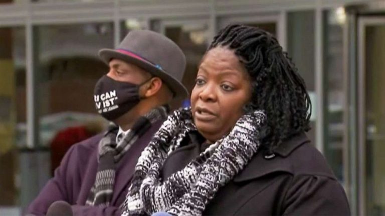 Mayor apologizes to woman whose home was wrongly raided by police