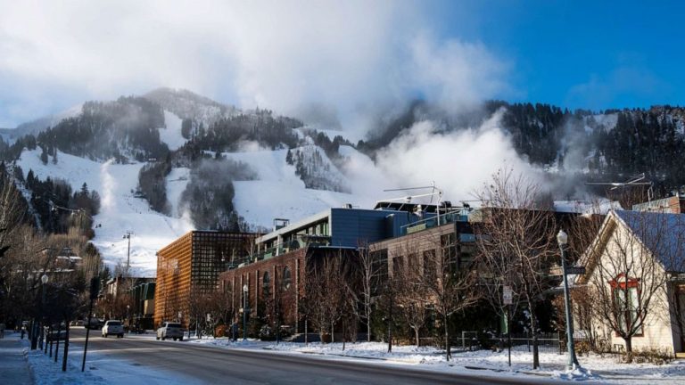 Snow and rain hit Midwest as storm brings snow from Rockies to Mississippi Valley