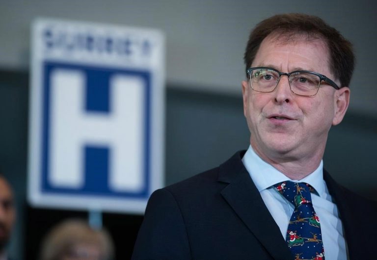B.C. government apologizes to thousands of hospital workers still owed pandemic pay