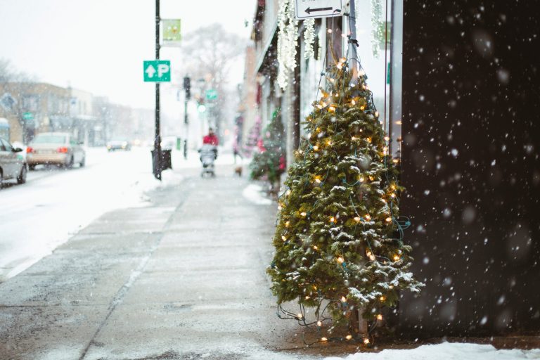 Coronavirus: Quebec daily caseload continues to top 2,000 with holiday shutdown days away