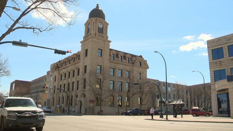 Lethbridge business owners react as Alberta government mandates 2nd COVID-19 shutdown