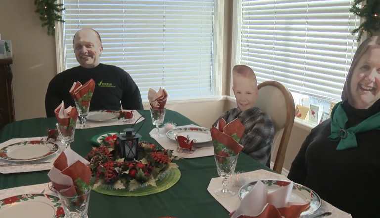 B.C. woman turns to mannequins with family’s faces for COVID Christmas dinner