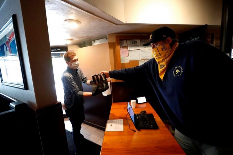 Ontario’s liquor-licensed establishments permanently allowed to sell alcohol with food delivery, takeout