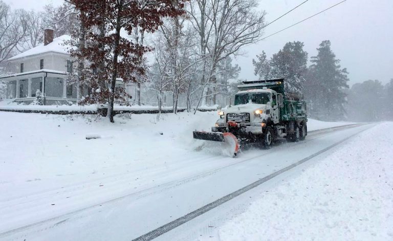 City to clear all streets, sidewalks by Saturday evening following London, Ont.’s white Christmas