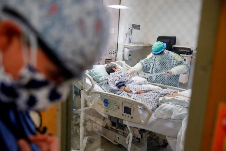 U.S. could see more coronavirus deaths per day than 9/11 for months, CDC chief warns