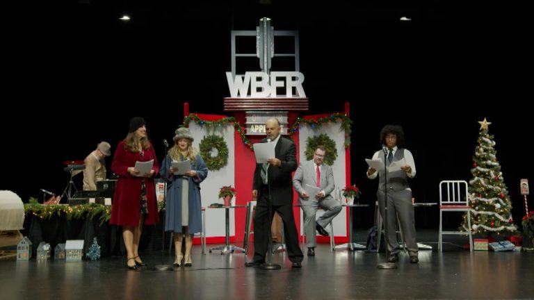 Kelowna’s New Vintage Theatre stokes holiday spirit amid pandemic