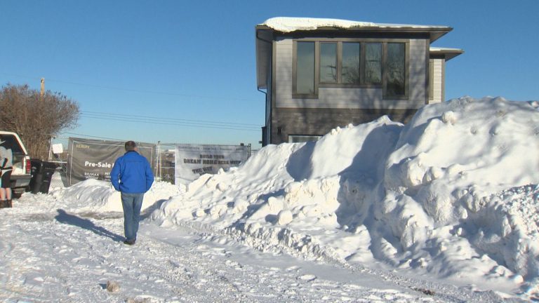 Well-intentioned deed leaves Calgary man snowed in on own street