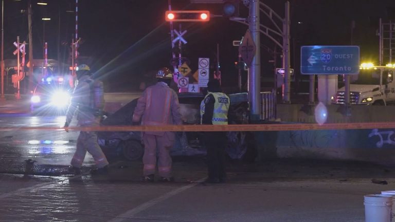 Police investigate fatal Beaconsfield car crash that leaves man in his 20s dead