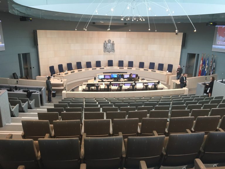 Edmonton COVID-19 committee recommends circuit-breaker lockdown amid rising cases, hospitalizations
