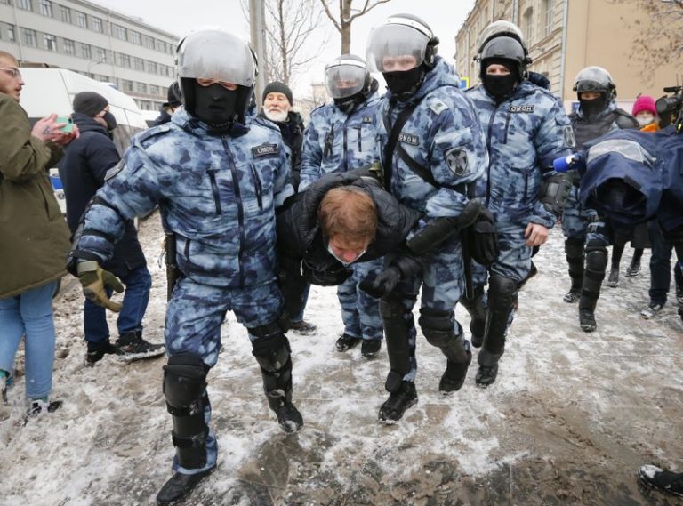 Russian police detain more than 1,000 protesters demanding Navalny’s release
