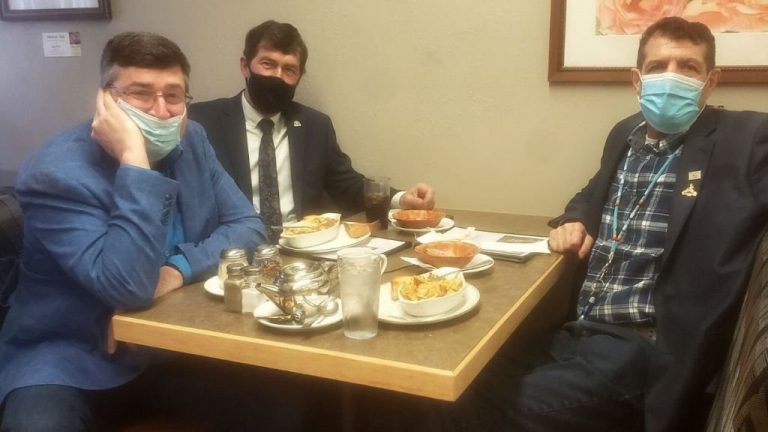 Alberta mayors say dine-in lunch that broke COVID-19 rules was to support business community