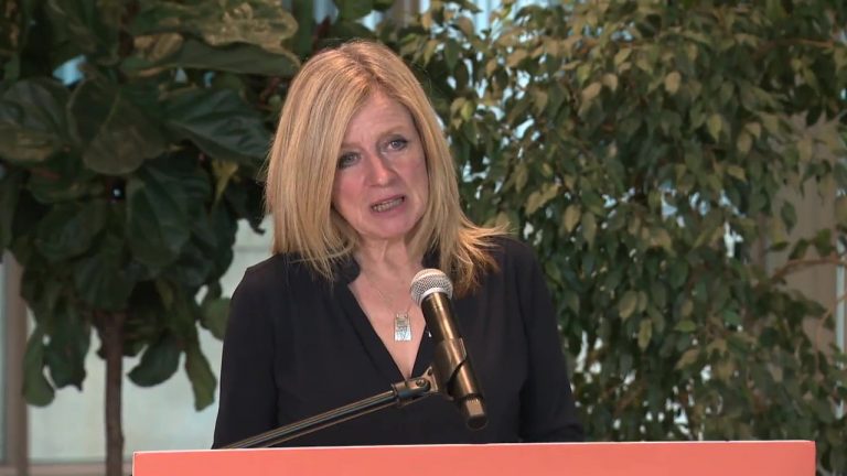 Notley blasts Kenney for lifting health restrictions as new COVID-19 variants arrive in Alberta