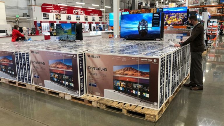 US consumer spending fell 0.2% in December in face of virus