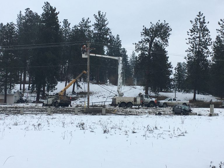 Collision closes Hwy 97 and knocks out power to 1,000 properties