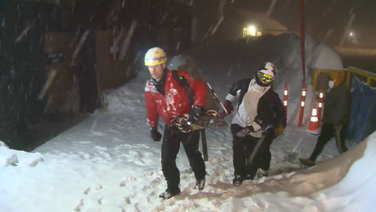 Out-of-bounds snowboarders rescued off Mount Seymour