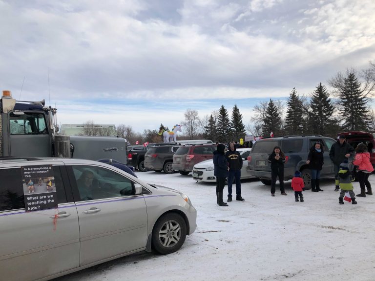 La Broquerie reeve suspended for taking part in anti-mask rally