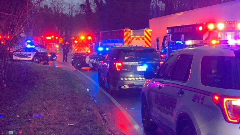 3 dead after plane crashes in Georgia, leaving wing inside mobile home