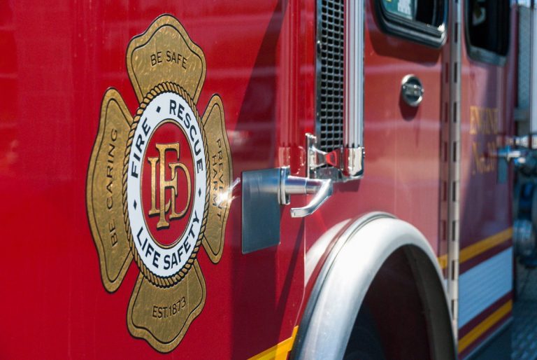 Crews quick to battle morning fire in east London, Ont.