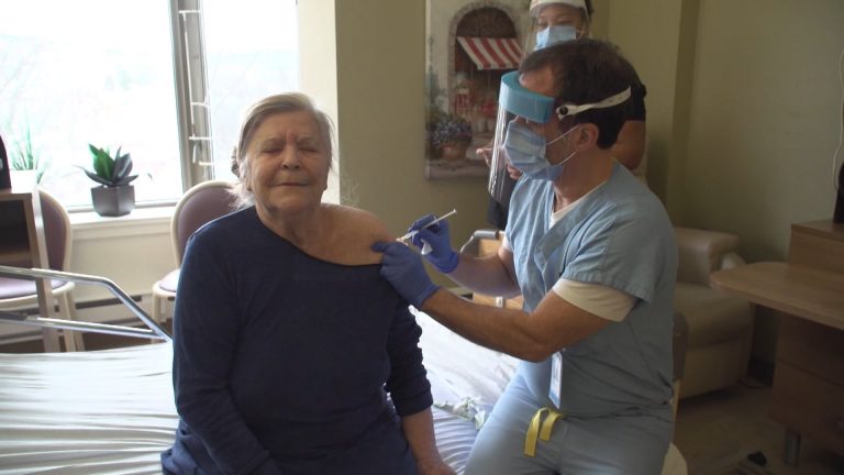 Eastern Ontario seniors react to COVID-19 vaccination wait