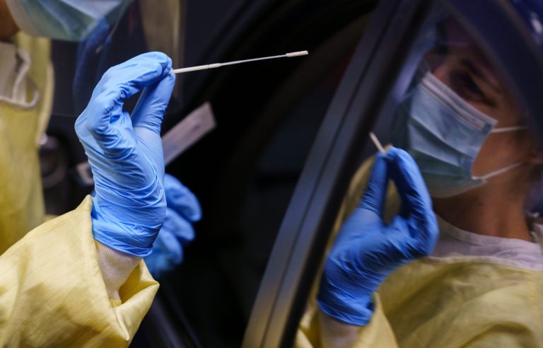 Quebec reports 910 COVID-19 cases, 15 deaths as hospitalizations continue to decline