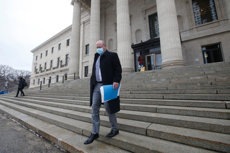 Manitoba’s top doc gives coronavirus update
