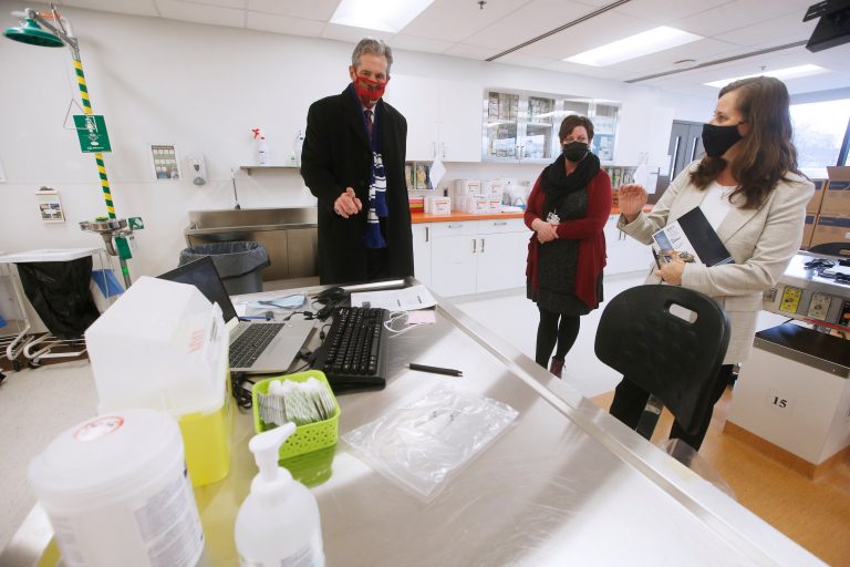 Ottawa still blocking provinces from ordering vaccines from Pfizer, Moderna: Pallister