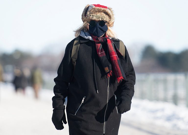Quebec adds 900 new cases, 10 more deaths linked to COVID-19 crisis