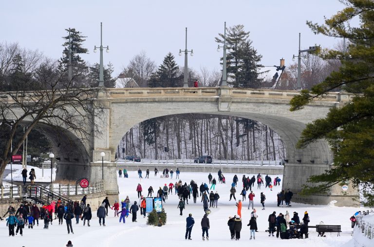 Looking to get outdoors in Ottawa? Avoid these busy times on the Rideau Canal and other NCC assets