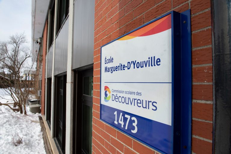 A possible variant case of COVID-19 forces the closure of an entire school in Quebec City