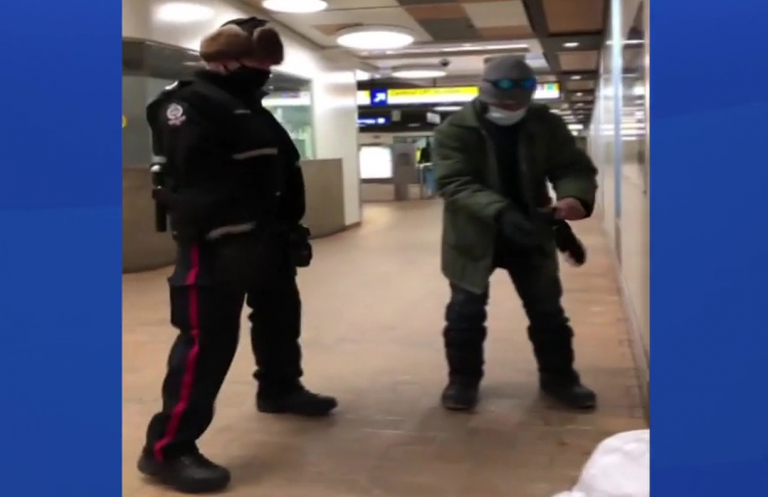 Homeless advocate upset after police kick people out of Edmonton LRT station during cold snap
