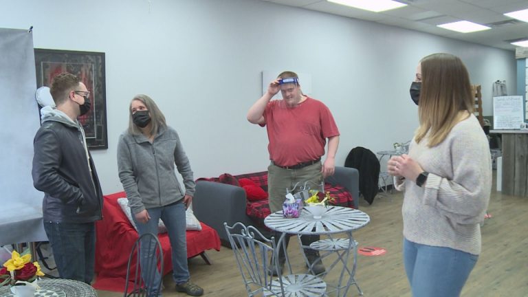 ‘We’re so close’: Southern Alberta family struggling to keep greenhouse dream afloat