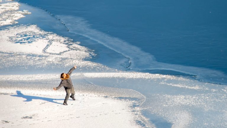Kingston Fire issues warning after 5 people fall through Lake Ontario ice